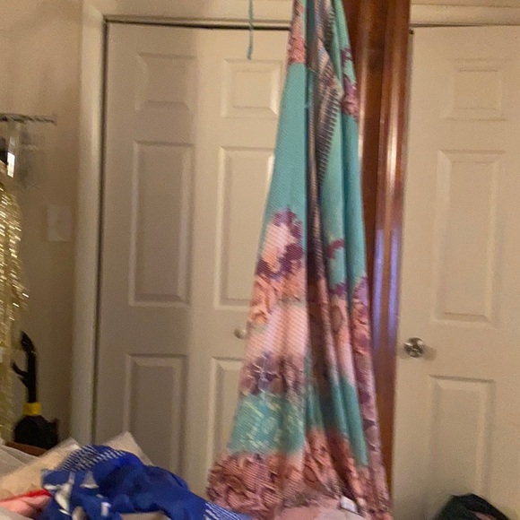 Halter dress beautiful soft colors - Picture 1 of 4